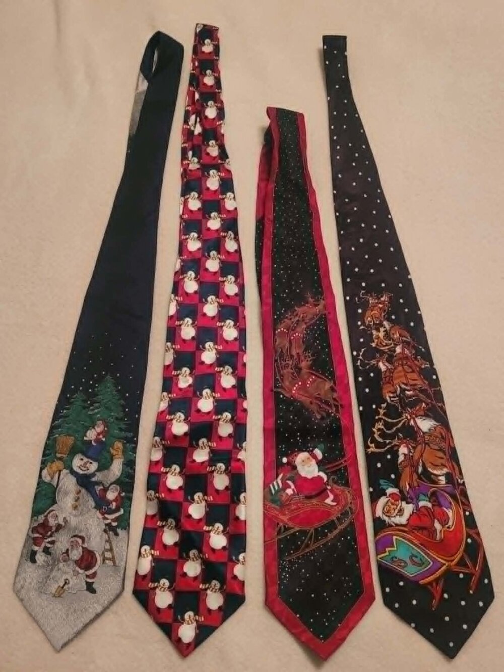 Lot of 4 men's Christmas Neck Ties